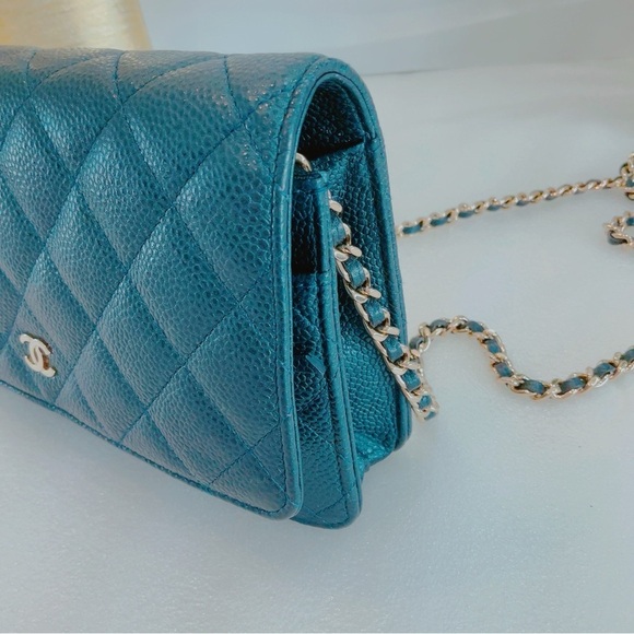 Classic Quilted Iridescent Wallet On Chain - Picture 2 of 16